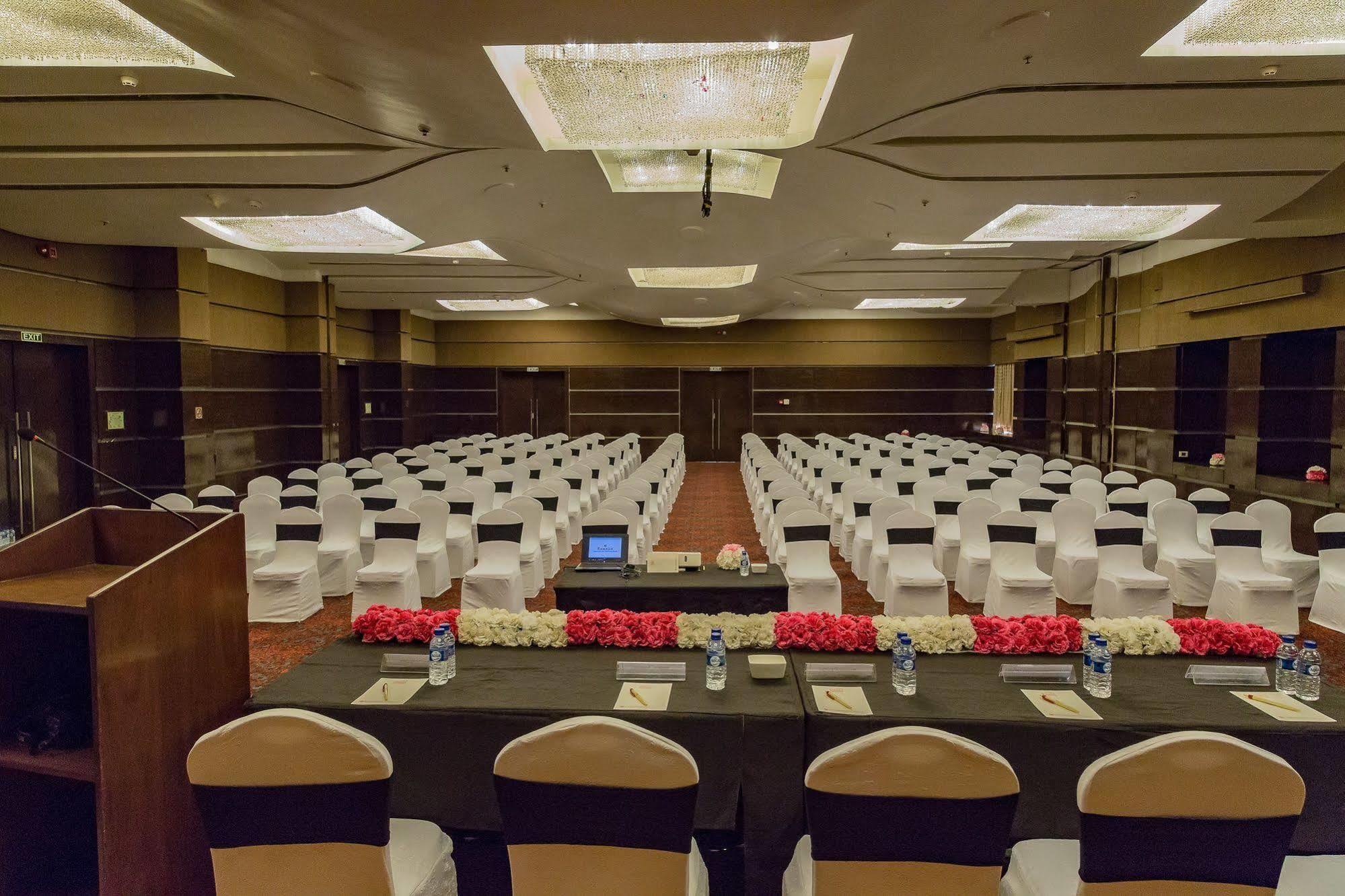 The Residence Hotel & Apartments Powai มุมไบ ภายนอก รูปภาพ